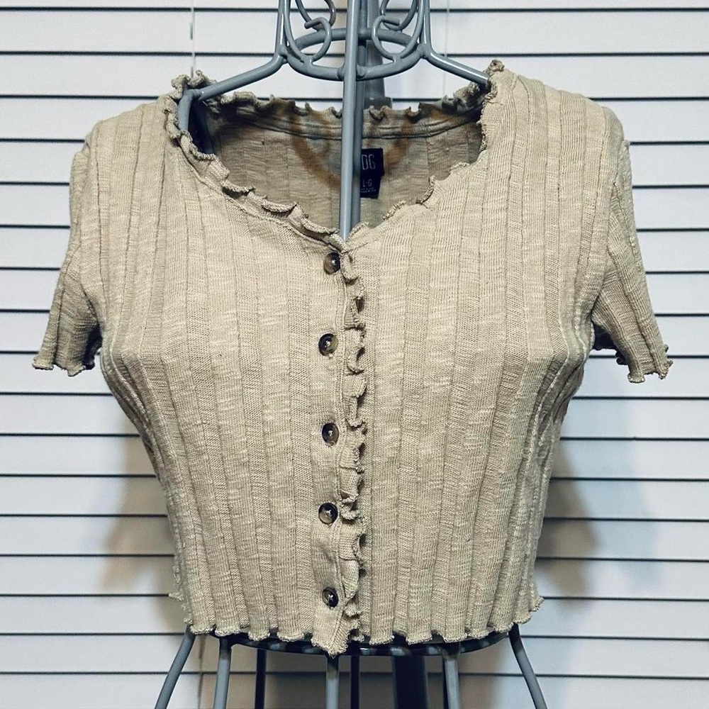 URBAN OUTFITTERS Cody Ruffle Button-Down Top